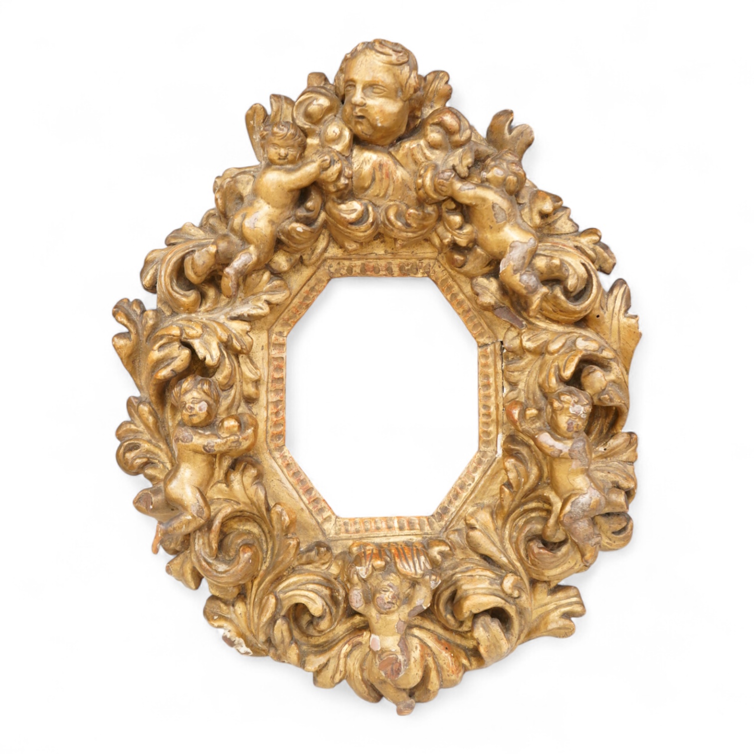 A late 17th/early 18th century Italian carved giltwood cherub frame with octagonal aperture, 37cm high